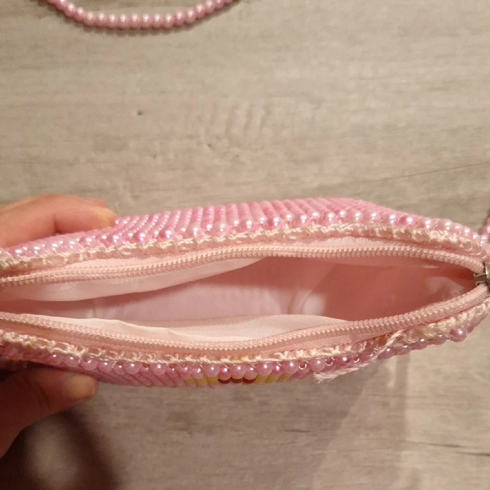 🦔Pink Beaded Crossbody Bag with Floral Design🐬